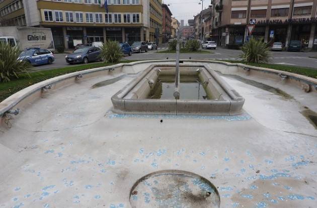 Fontana di piazza Cadorna, niente carcasse di piccioni