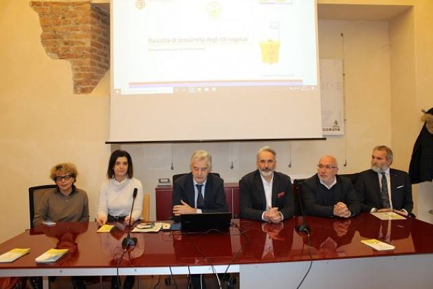 Presentato l'avvio del servizio di raccolta differenziata di oli e grassi alimentari esausti nei quartieri di Cremona