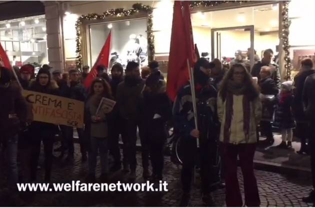 Crema Corteo natalizio con bandiere rosse in solidarietà all’ARCI di Ombriano imbrattata con simboli nazisti ( Video E. Mandelli)