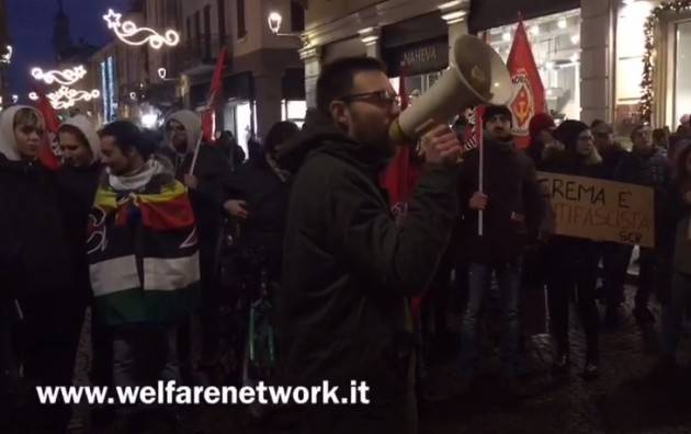 Crema Corteo natalizio con bandiere rosse in solidarietà all’ARCI di Ombriano imbrattata con simboli nazisti ( Video E. Mandelli)