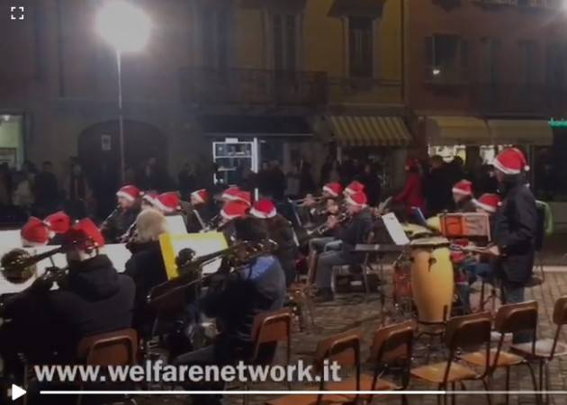 Crema Corteo natalizio con bandiere rosse in solidarietà all’ARCI di Ombriano imbrattata con simboli nazisti ( Video E. Mandelli)