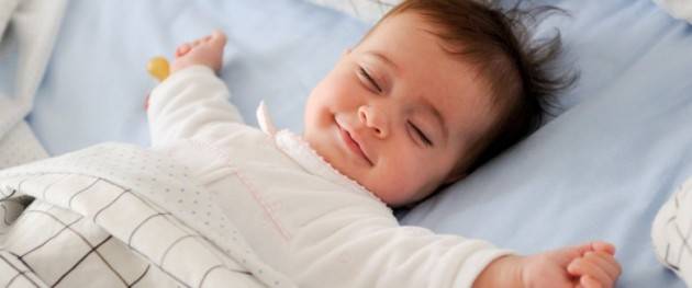 Dormi bene piccolo: differenze nel sonno fra adulti e neonati