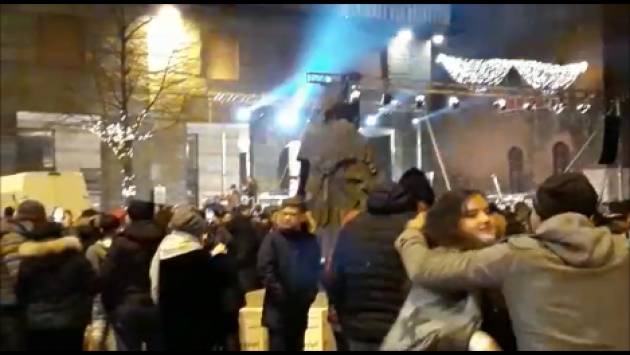 Il 2020 è arrivato anche a Cremona  Tanta gente allegra alla festa (Video)