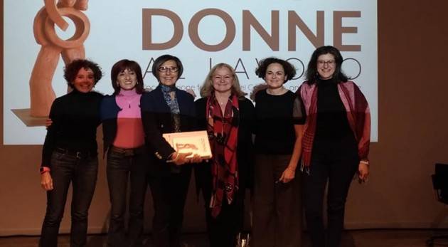 Dossier Donna n.6 IL SECONDO MIGLIOR LUOGO DI LAVORO IN ITALIA |Paolo Carelli