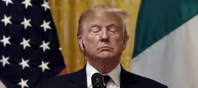 USA Signore, mettigli una mano sul capo (a costo di scompigliargli il riporto arancione) by Oscar Bartoli