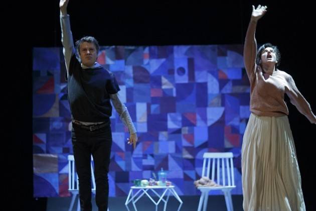 Teatro Comunale di Casalmaggiore Luisa Merloni e PsicopompoTeatro  FARSI FUORI   sabato 11 gennaio