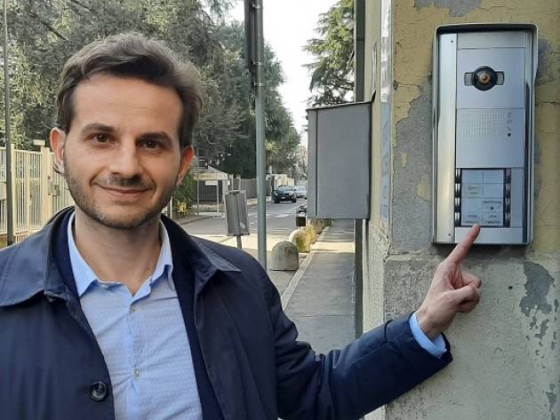 M5S Lombardia citofona in via Bellerio: ‘Salvini non ha citofonato a tangentisti’  