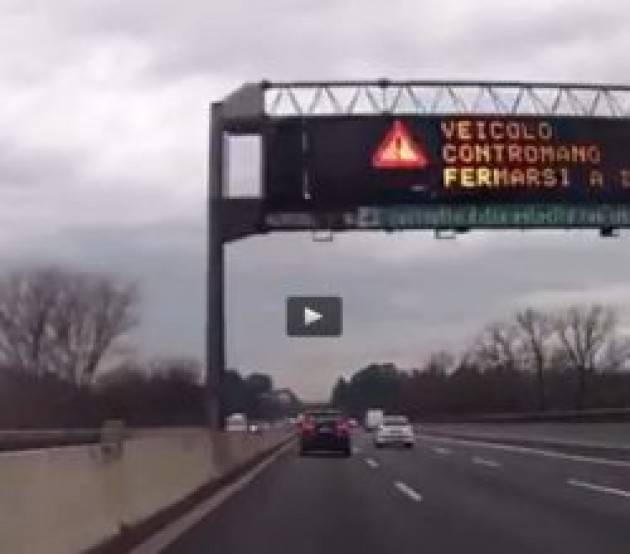 Contromano in autostrada, ritirata patente a un 90enne - VIDEO