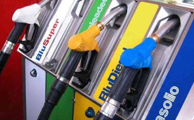 Fingevano di rifornire di gasolio il tir, denunciati - VIDEO