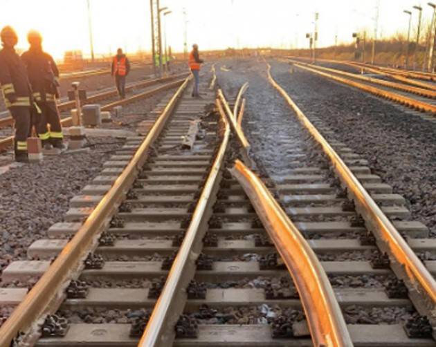 Frecciarossa deraglia a Lodi, due morti e 31 feriti. ''Poteva essere una carneficina''