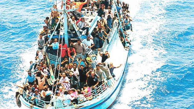 Cosa porta ad avere atteggiamenti negativi verso i migranti e l’Unione europea?