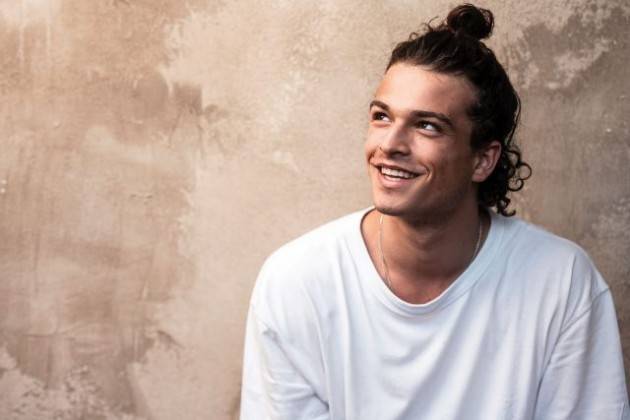 Leo Gassmann vincitore dele Nuove Proposte - testo video