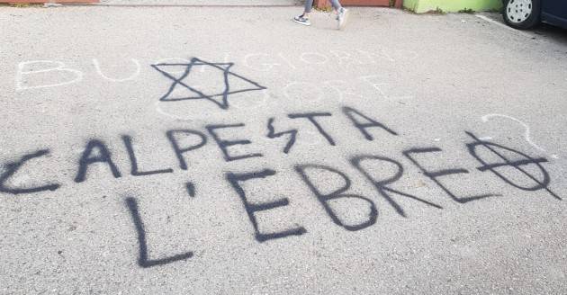 Pomezia, Ministra Azzolina: ''Scritte antisemite davanti a due scuole, vergognoso''