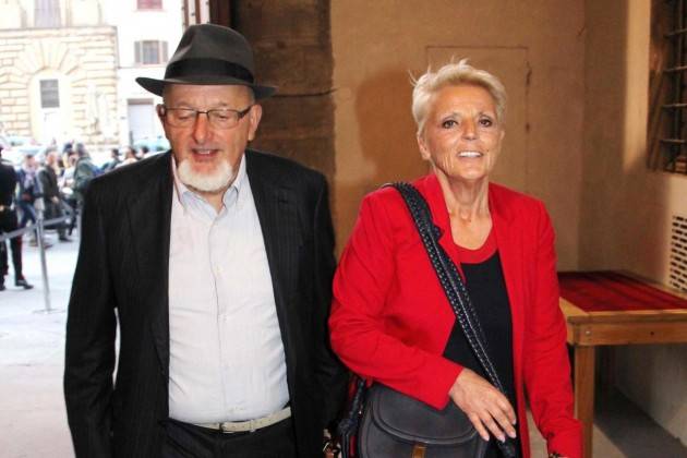 Procura di Firenze chiede rinvio a giudizio per i genitori di Renzi