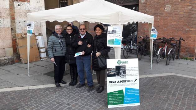 Agostino Boschiroli (Confesercenti ) Stiamo raccogliendo firme per salvaguardare  il commercio di vicinato a Cremona (Video G.Carlo Storti)