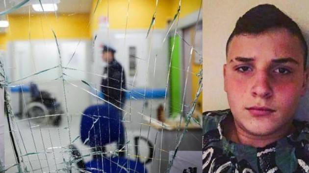 Tenta di rapinare un carabiniere, 15enne ucciso a Napoli 