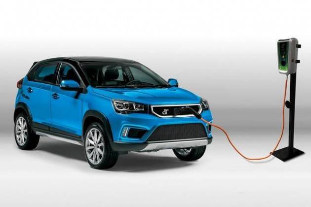 Nel 2032 nel mondo le auto elettriche saranno una su 2, in Europa già nel 2027