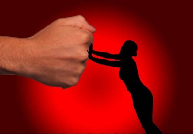 Istat, femminicidi: 80% delle vittime conosceva il killer, nel 54% dei casi partner o ex