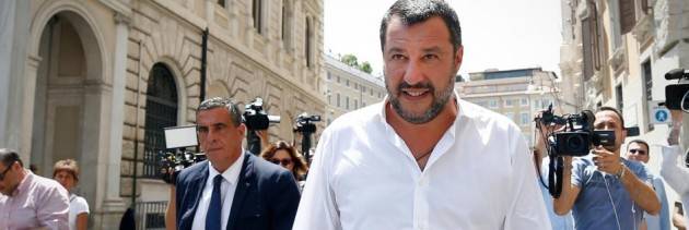 Coronavirus, positivo un agente della scorta di Salvini.