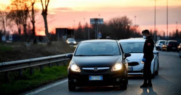 I governatori del Sud minacciano l'arresto per chi non rispetta la quarantena