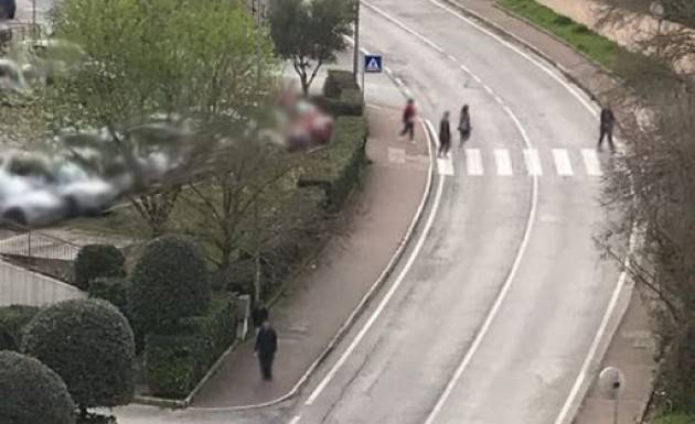 Ancora troppa gente a passeggio, verso inasprimento delle pene