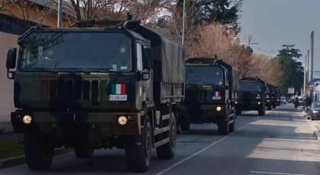 Partiti da Bergamo camion militari con 50 bare per Ferrara