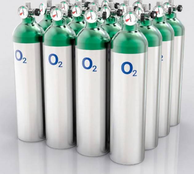 Carenza di bombole per l’ossigeno a Bergamo, si riconvertono quelle dei defunti