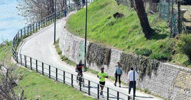 Francia inasprisce restrizioni su jogging e mercati