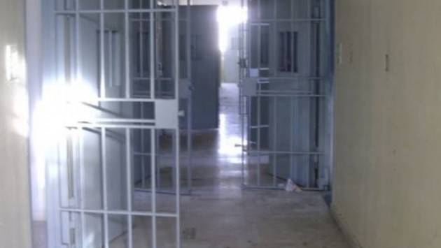 Serbia: 100 in carcere per aver violato autoisolamento