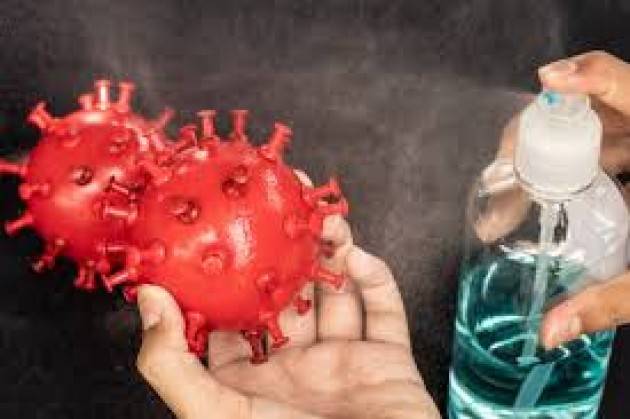 Per difendersi dal coronavirus i casi di intossicazione da disinfettanti sono cresciuti del 65%