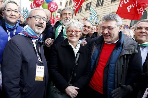 #LOTTACoronavirus: Cgil Cisl Uil, intesa con Governo su attività essenziali ottimo risultato