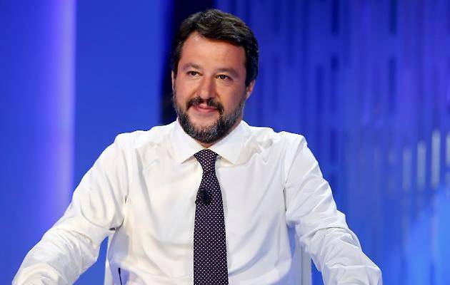 Salvini: ''Investimenti illimitati o sarà scontro sociale''