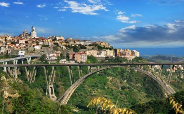 Calabria, chiusi 5 Comuni in provincia di Catanzaro