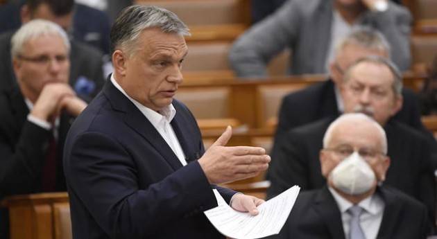 Pieni poteri a Orban per combattere l'epidemia