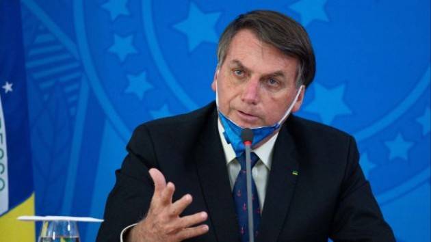 Facebook cancella post di Bolsonaro