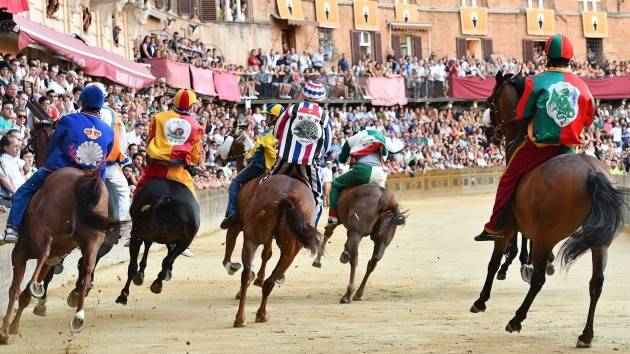 Slittano le corse estive del Palio di Siena