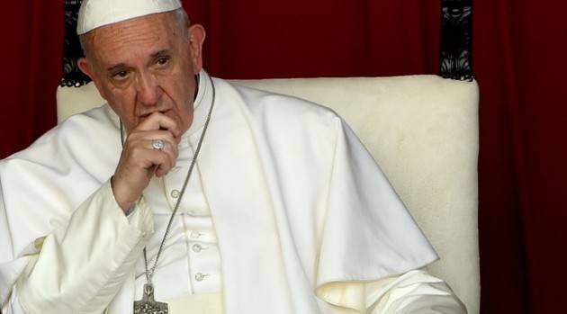 Papa Francesco: ''Grazie al popolo italiano, benedico operai e impiegati''