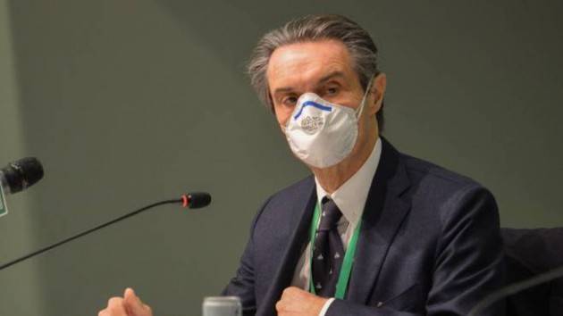 In Lombardia la mascherina diventa obbligatoria. Meno malati in terapia intensiva