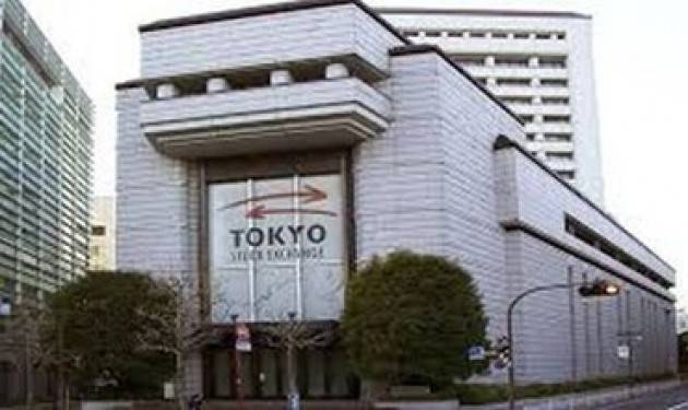 Tokyo chiude ristoranti e bar (alle 20)