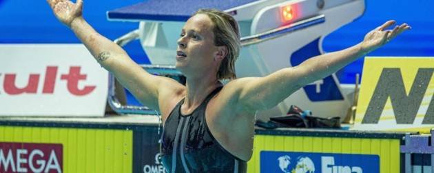 Federica Pellegrini mette all'asta cimeli sportivi per aiutare l'ospedale di Bergamo