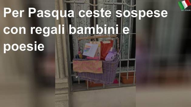 Ceste sospese per Pasqua con i regali per i bambini e le poesie: sono 50 in tutta Milano
