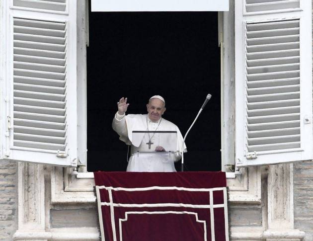 Papa Francesco: certi discorsi populisti mi ricordano Hitler. La memoria ci aiuterà