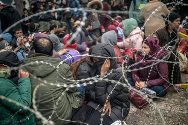 I profughi siriani costretti a rientrare nelle loro case danneggiare dai bombardamenti