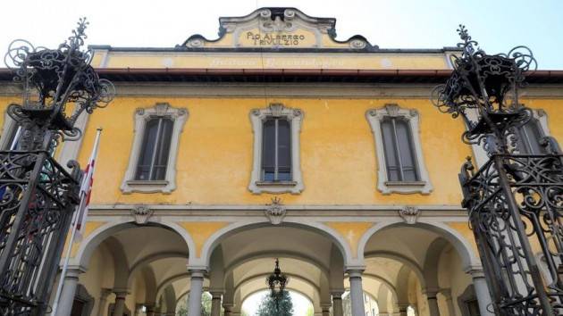 Anziano vuol vedere la moglie al Trivulzio, arriva la polizia