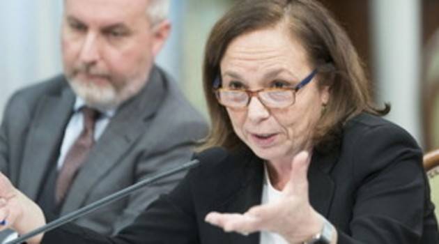 Lamorgese: ''Stiamo pensando a come regolarizzare immigrati che lavorano in agricoltura, colf e badanti''