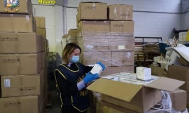 A Milano sequestrate oltre 240mila mascherine vendute indebitamente