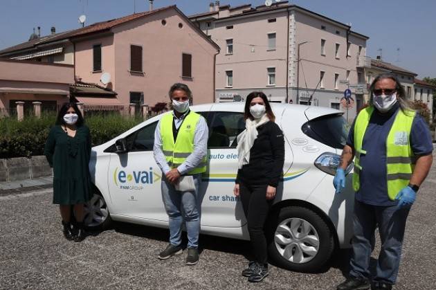 E-Vai mette a disposizione dei volontari di CremonAiuta un'auto elettrica per le consegne a domicilio