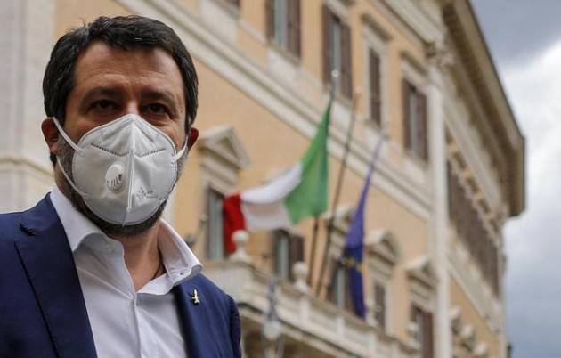 Salvini: ''Fateci uscire! Pronti a scendere in piazza con le mascherine''