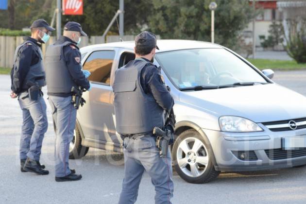 Multa a tre giovani volontari per ''assembramento''