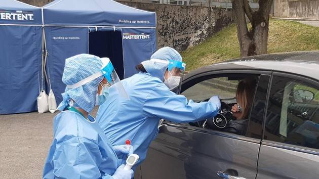 Milano, test anticorpi a sanitari e tamponi drive-in a malati